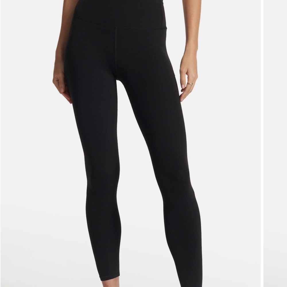 Vuori AllTheFeels Women's Classic Black Leggings - Used - Size XL